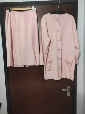 Pink knitted set in like new condition soft