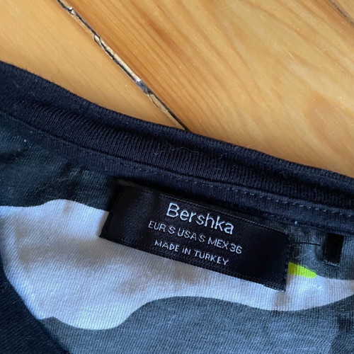 Bershka t-shirt lightly used, size medium