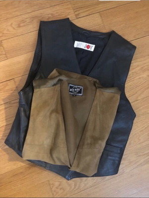 Leather vests unisex vintage, like new, brown size M and black 38, pack of 2