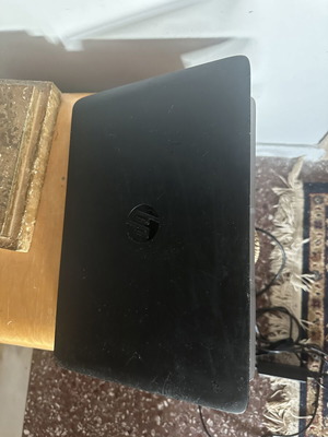 HP laptop like new, battery needs replacement, works with power cable