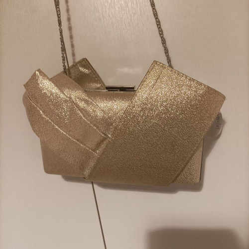 Gold evening bag with chain for crossbody use