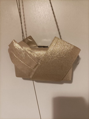 Gold evening bag with chain for crossbody use