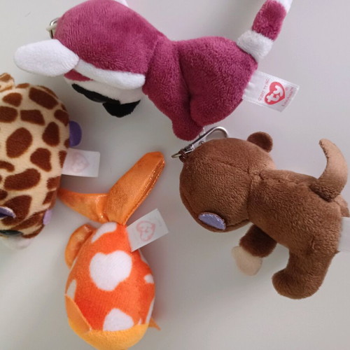 Ty plush toys like new, pack of 4 with 3 keychains