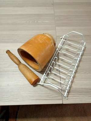 Wooden traditional mortar used with small plate rack gift