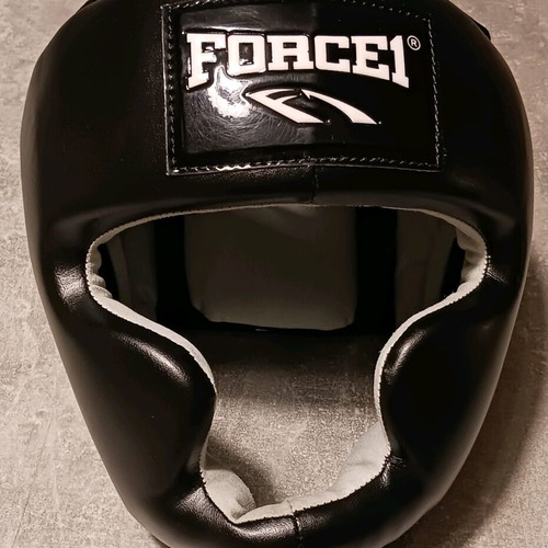 Force1 martial arts helmet like new, full face for kick boxing and boxing sparring