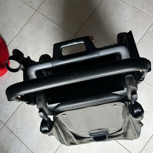 Inglesina Aptica XT stroller set like new with frame, reversible seat and car seat