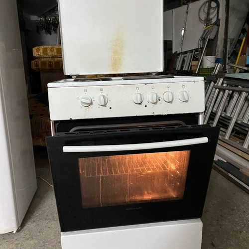 Kitchen stove used, in good condition, fully functional