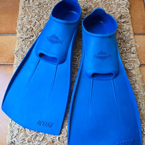 Florida children's swim fins size 26-28, lightly used