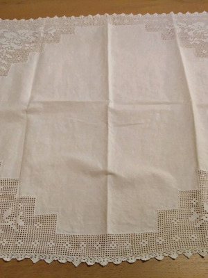 Handmade set of 3 table linens like new, white embroidered design