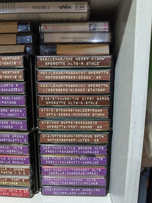 Classical music cassette tapes, pack of 30
