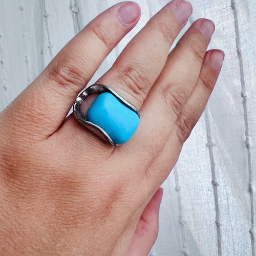 925 Sterling Silver Vintage Ring with Large Turquoise Stone like new