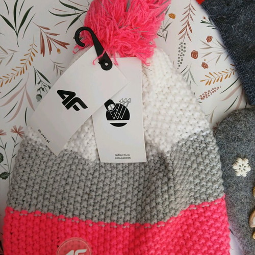 Children's hats and gloves like new