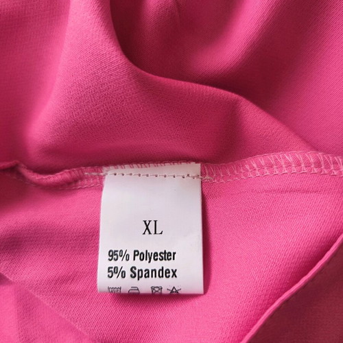 Women's fuchsia suit like new with button fastening