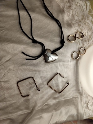 Jewelry set used with 2 pairs of handmade earrings and 1 pendant