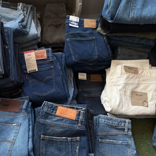 Jeans wholesale pack of 147 new with tags, mixed brands
