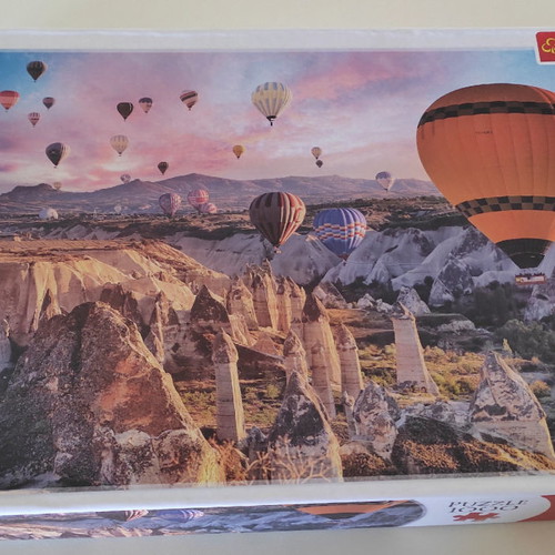 Puzzle used 1000 pieces with hot air balloons
