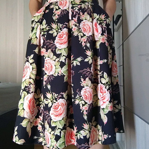 Floral midi skirt used, high-waisted with pockets, size XS