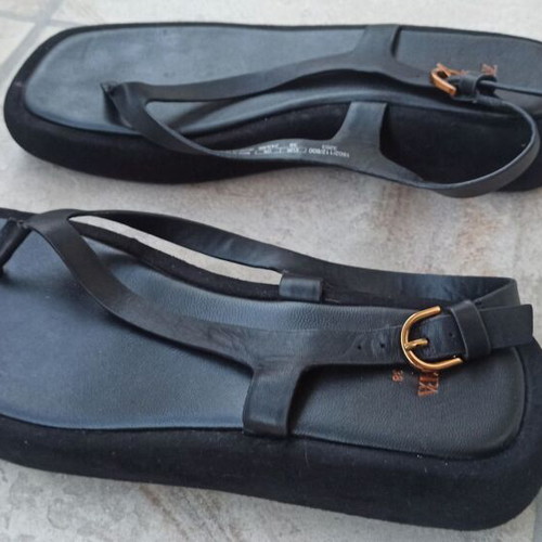 Zara black low sandals like new, size 38
