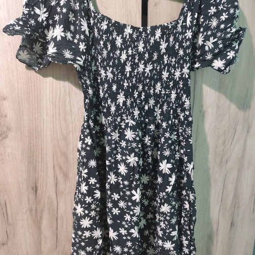 Black and white dress one size like new