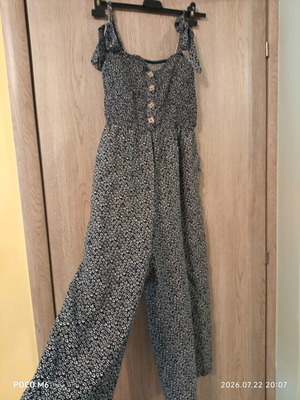 One-piece jumpsuit used, one size, white