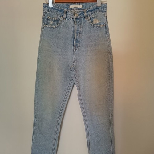 Stradivarius Mom Fit Jeans used, light blue with back discoloration