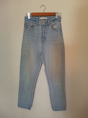 Stradivarius Mom Fit Jeans used, light blue with back discoloration