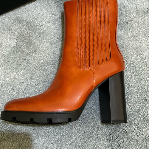 Boots shoes brown new, size 39