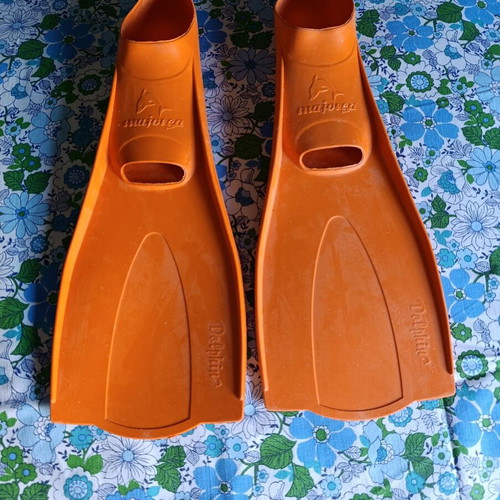 Majorca Dolphin swim fins 38-40 like new, orange