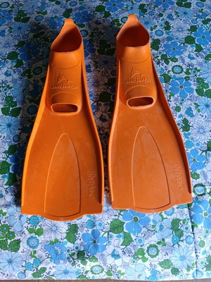Majorca Dolphin swim fins 38-40 like new, orange