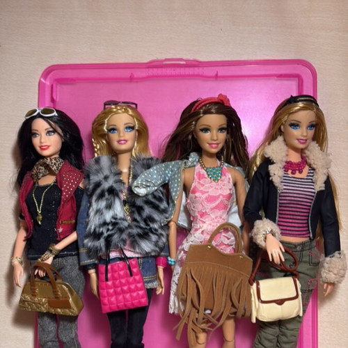 Barbie Glam Luxe Style Dolls like new, complete set