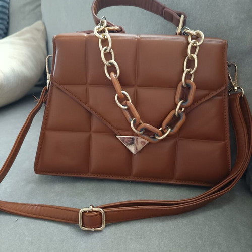 Women's shoulder bag with clip used, tan color