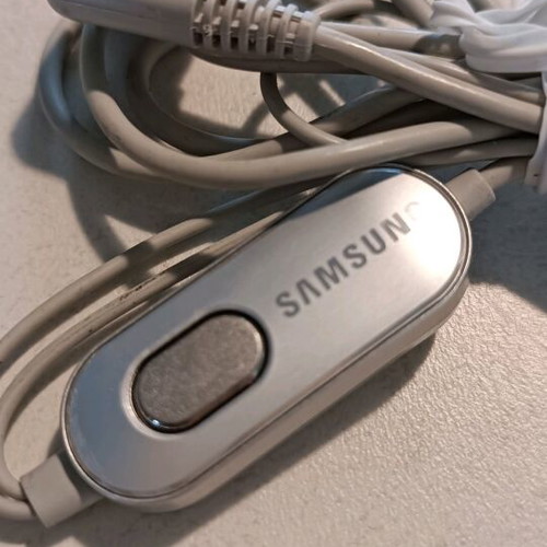 Samsung earbuds like new