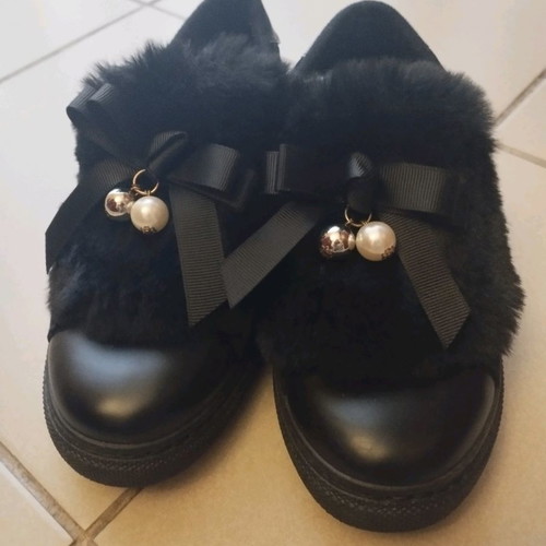 Sneakers used, size 38, black with unique design