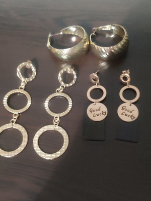 Set of 3 pairs of earrings like new, gold tone