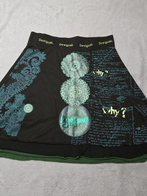 Desigual skirt XL like new