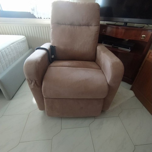 Electric armchair like new, velour brown with remote control