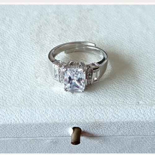 Galerie Tsangarakis rings with white sapphires like new, plated silver