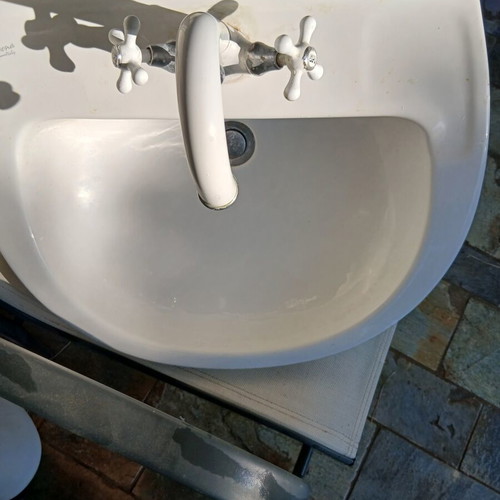 Gravena bathroom sink with built-in faucet like new