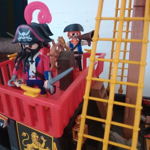 Playmobil Pirate Ship set 4424 with 13 figures and Kraken