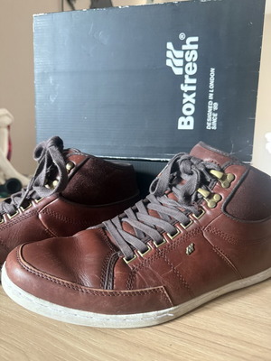 Boxfresh leather sneakers size 43 like new, brown