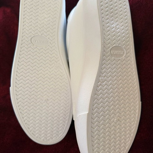 White women's athletic shoes new no name size 39