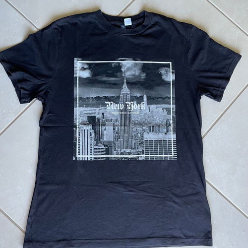 H&M T-Shirt Black Graphic Like New Size Medium