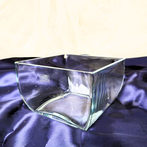 Inis Handmade Glass Bowl Vase like new, thick transparent glass