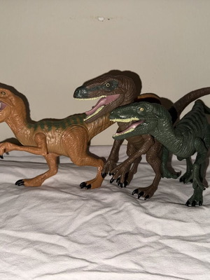 Jurassic World Velociraptors Echo, Delta & Charlie figures