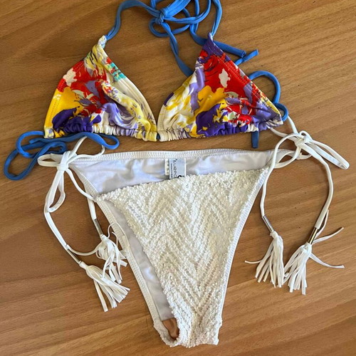 Bluepoint Opa Locka Bikini used, colorful top and white slip with tassels