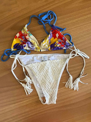 Bluepoint Opa Locka Bikini used, colorful top and white slip with tassels