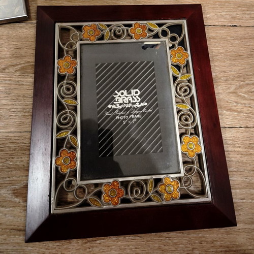 Set of 4 photo frames with floral design