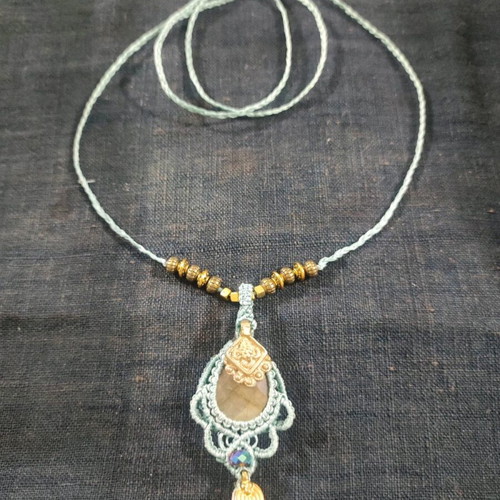 Macrame necklace new with labradorite and metal details