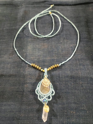 Macrame necklace new with labradorite and metal details