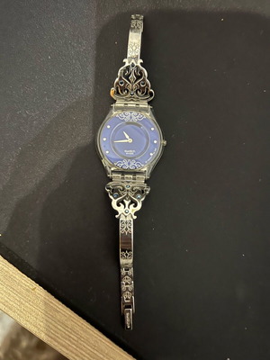 Swatch Skin (SKF297G) μεταχειρισμένο γυναικείο ρολόι ασημί με μικρή γρατζουνιά